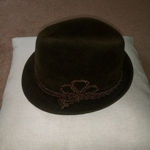 Good condition Vintage Risa hat